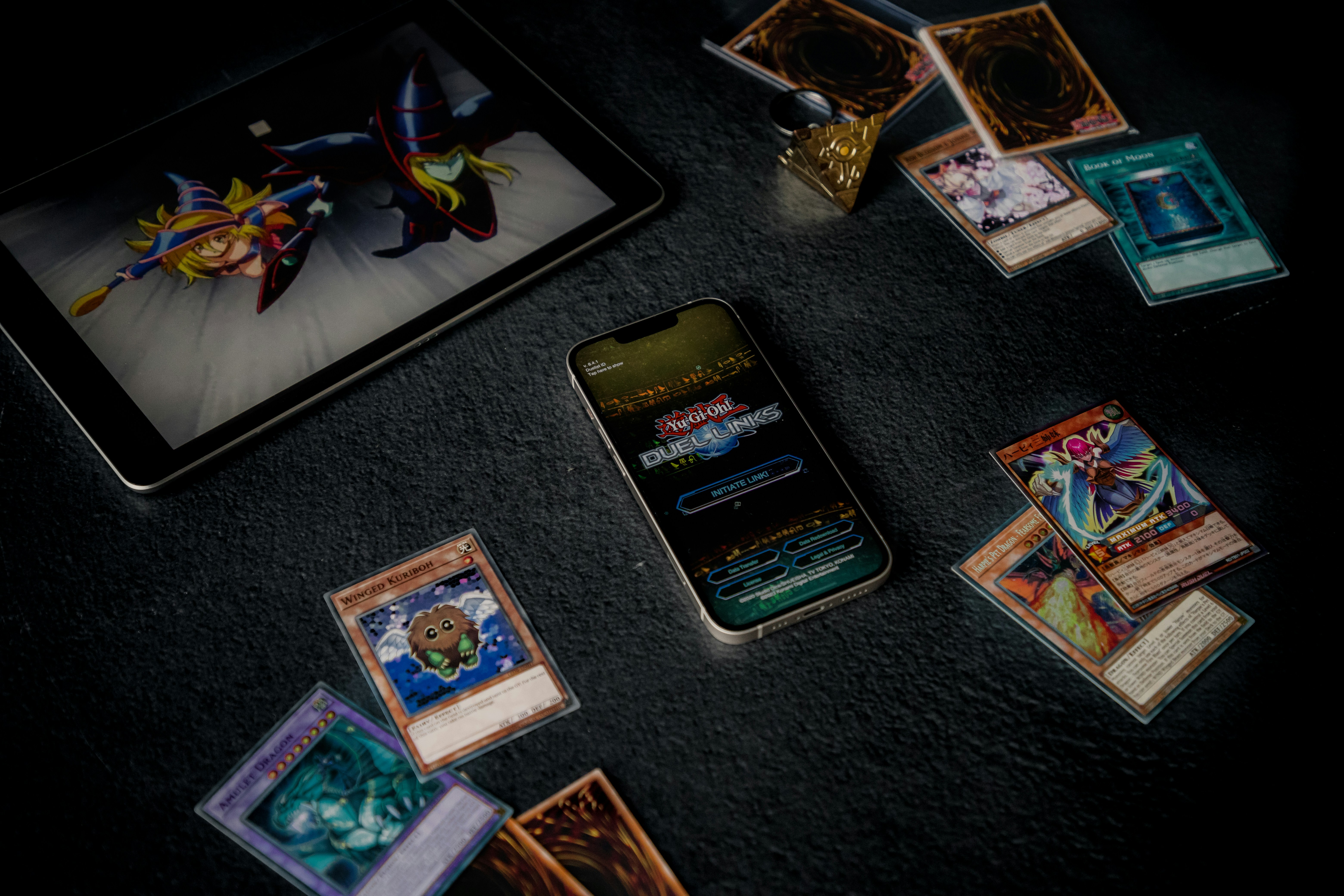 Illustration of well-organized digital flashcard decks